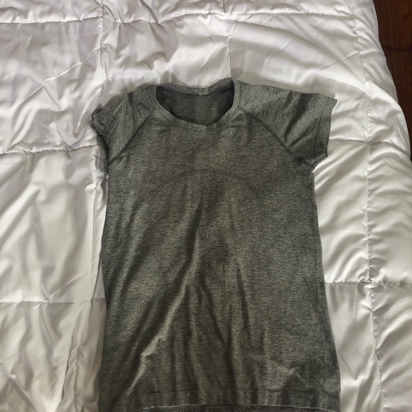 In great condition, no stains or holes, size 8, color is grey - Picture 4 of 4